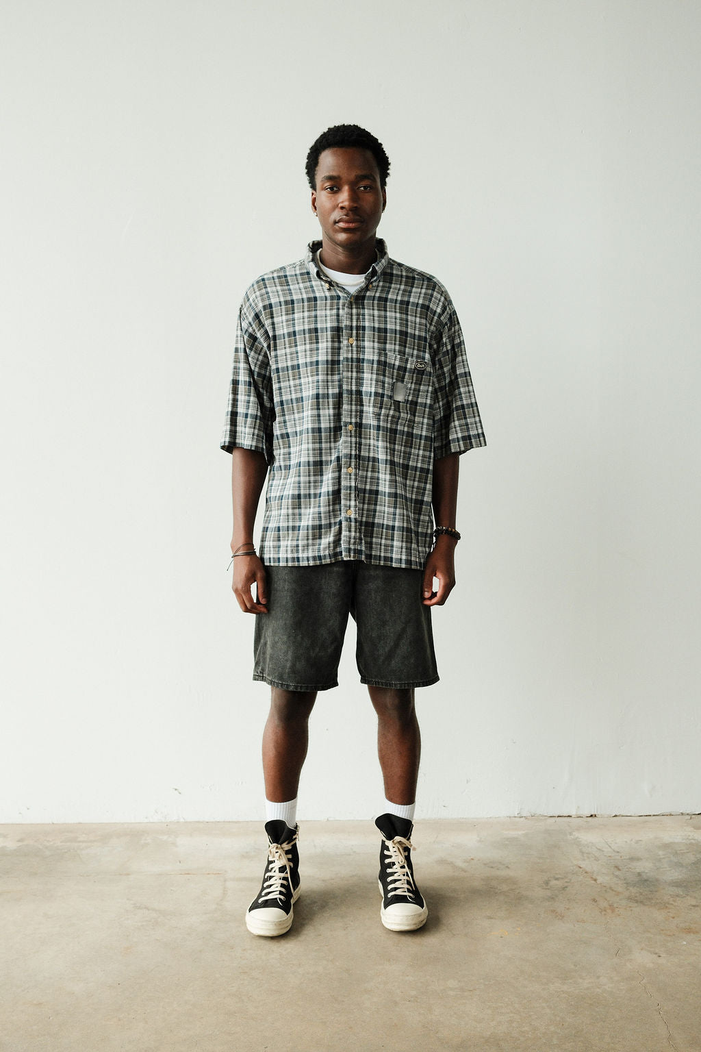 VARSITY SHORT SLEEVE BUTTON DOWN